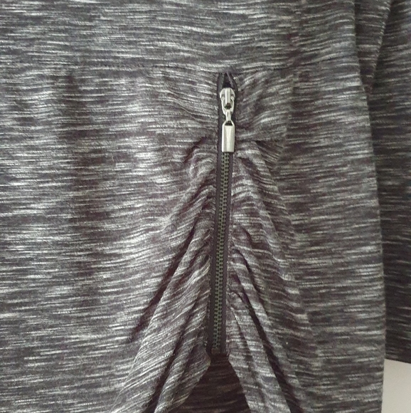 💚💎3/$30 Fitted long sleeve dress - Picture 3 of 3